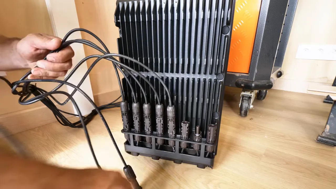 Ecoflow Stream Ultra, onduleur et entrée panneaux