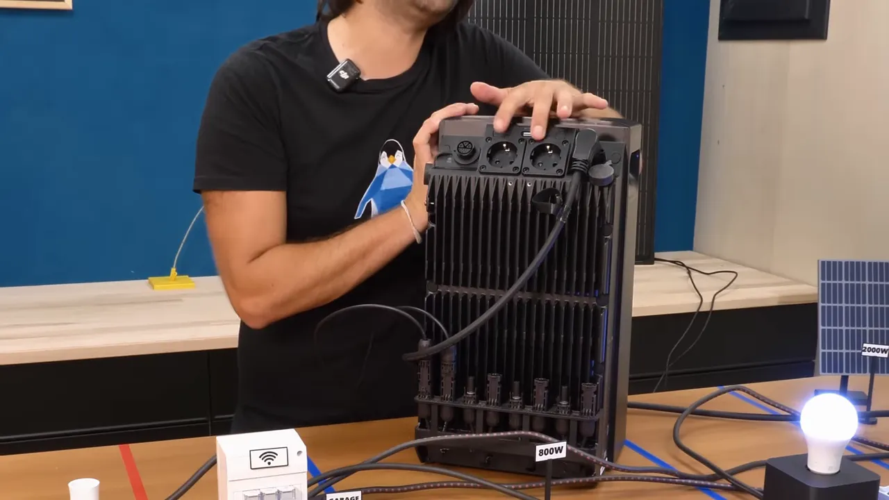 Prises 230V présentes sur l'unité EcoFlow pour consommer hors réseau domestique