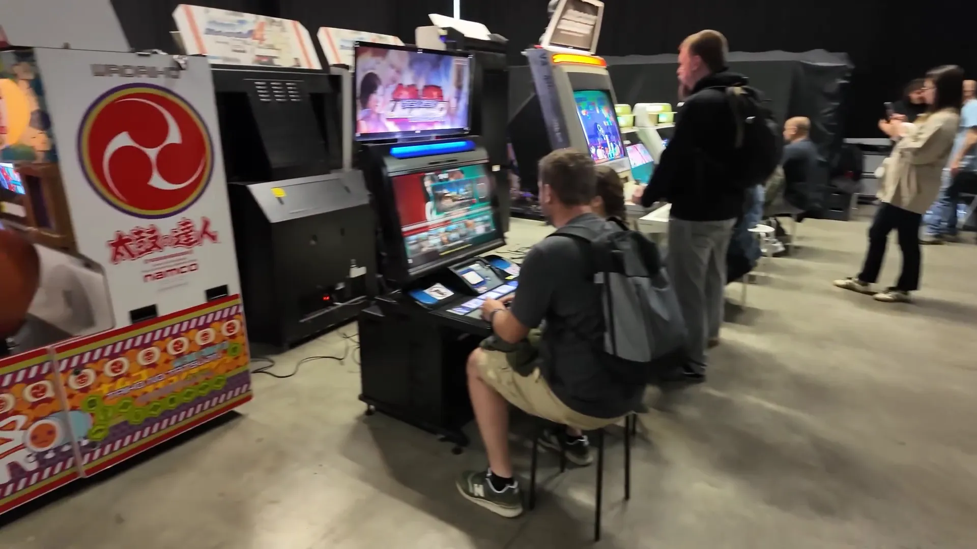 Espace de jeu avec bornes d'arcade