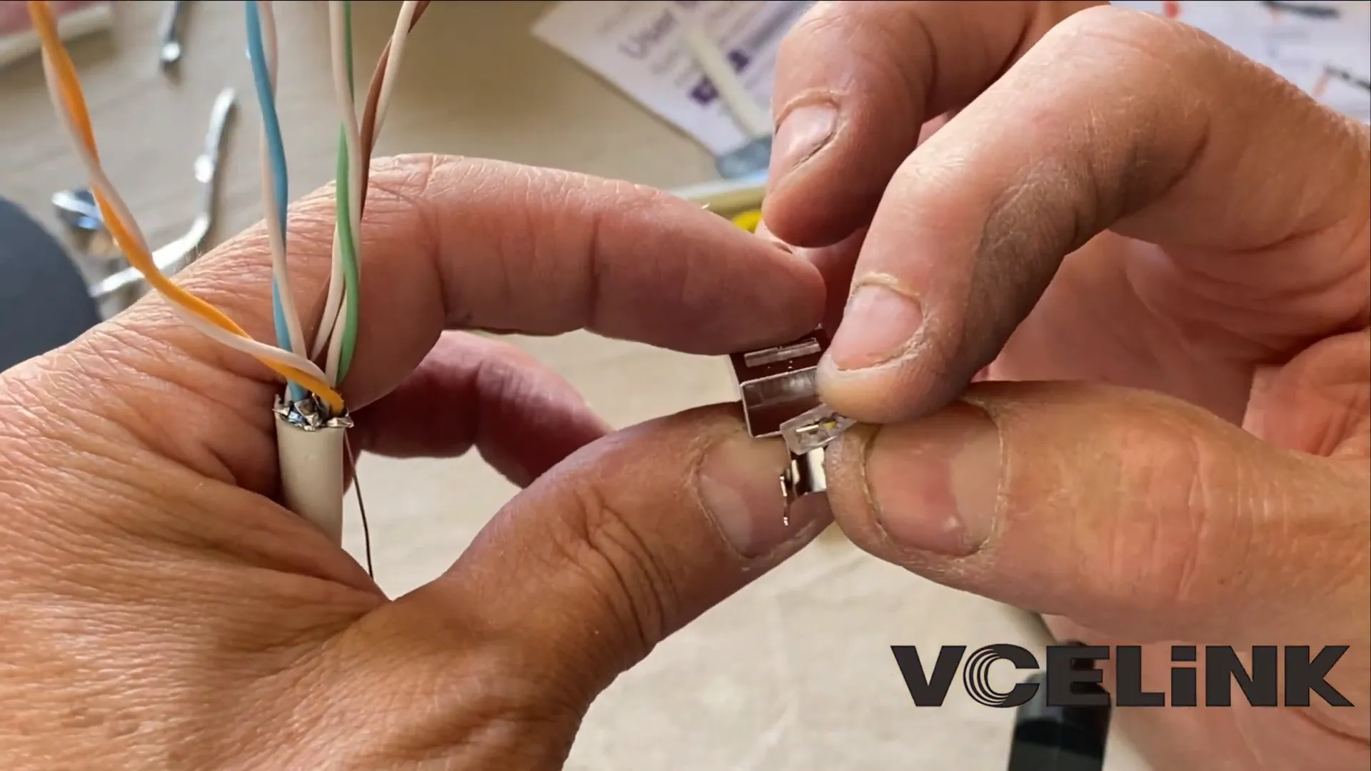 Disposition des fils dans le connecteur RJ45 selon la norme T-568B