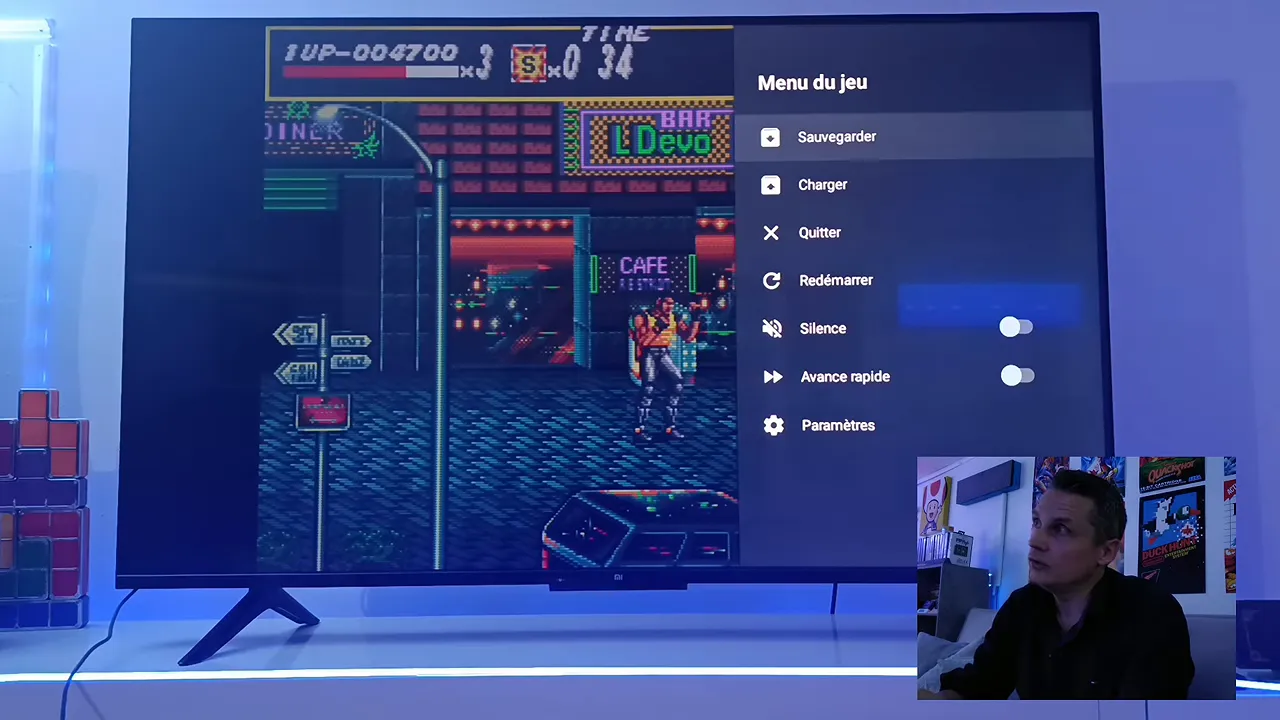 Menu de jeu Lemuroid affiché à droite d’une partie de Streets of Rage