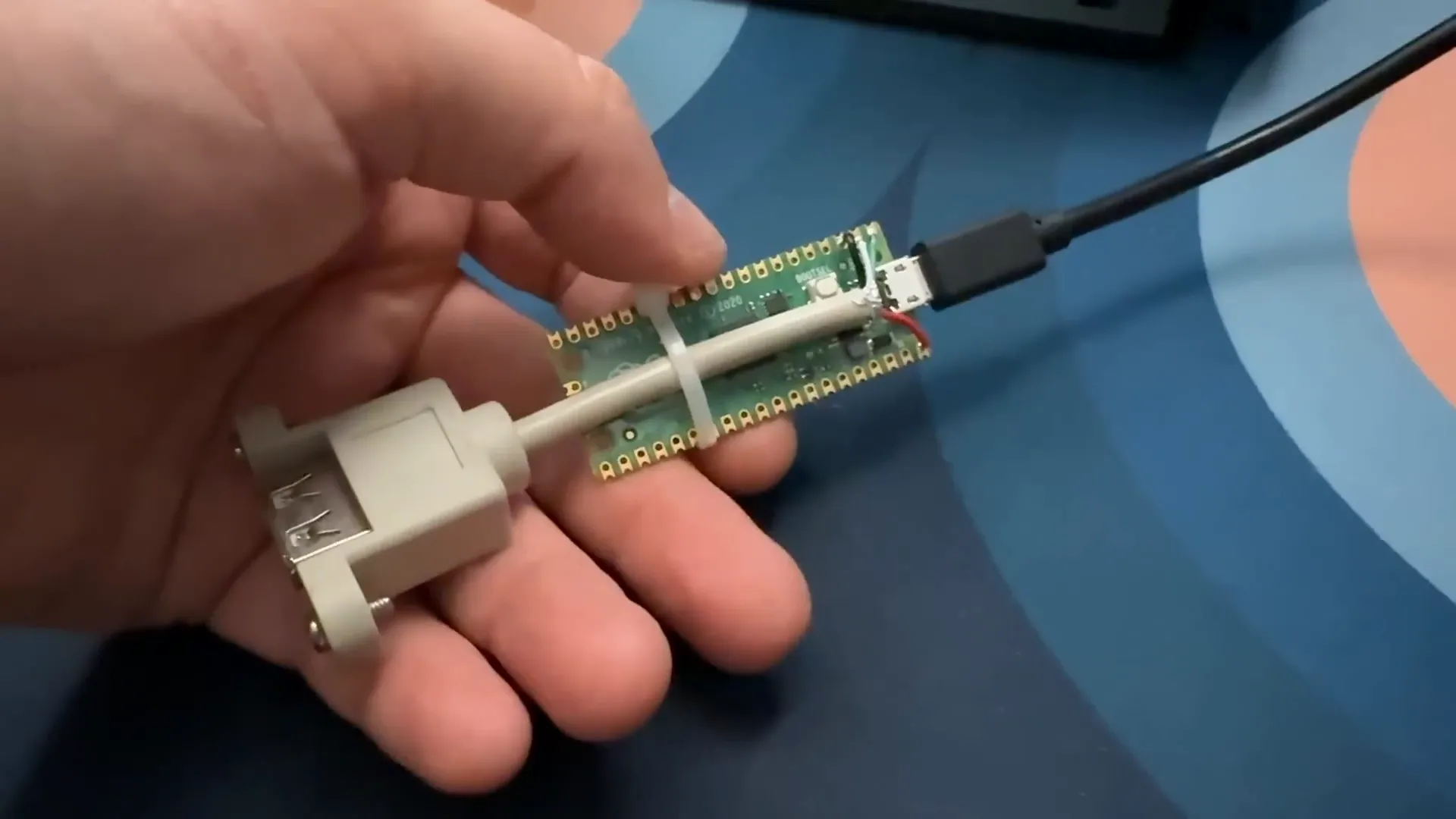 Carte Raspberry Pi Pico soudée avec câble USB femelle