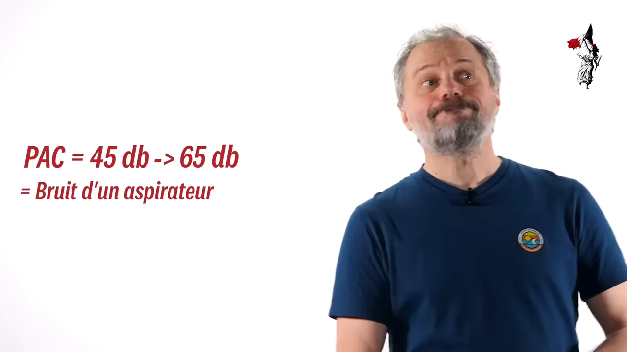 Texte explicatif 'PAC = 45 db -> 65 db = Bruit d'un aspirateur' à gauche et présentateur à droite sur fond blanc.
