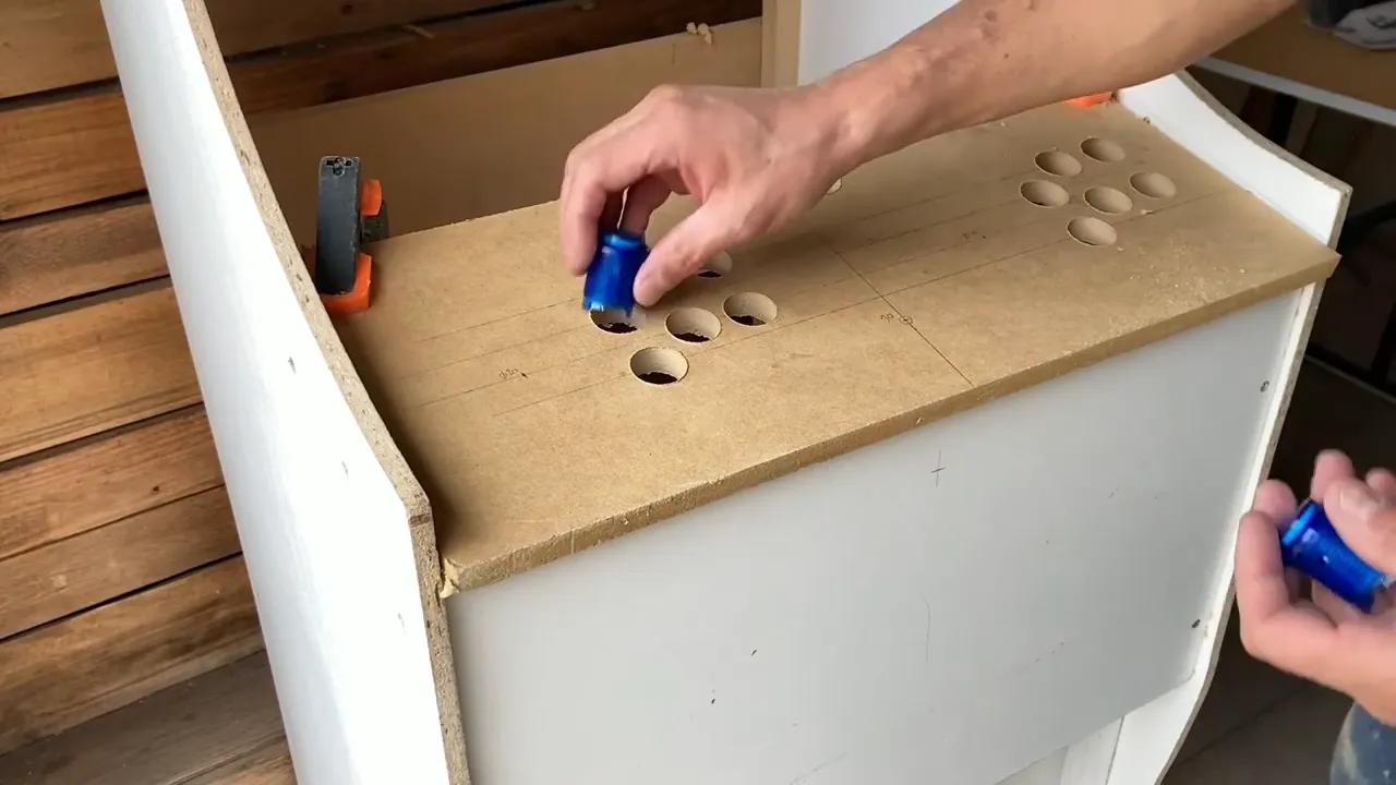 Panel retravaillé en MDF, perçages propres