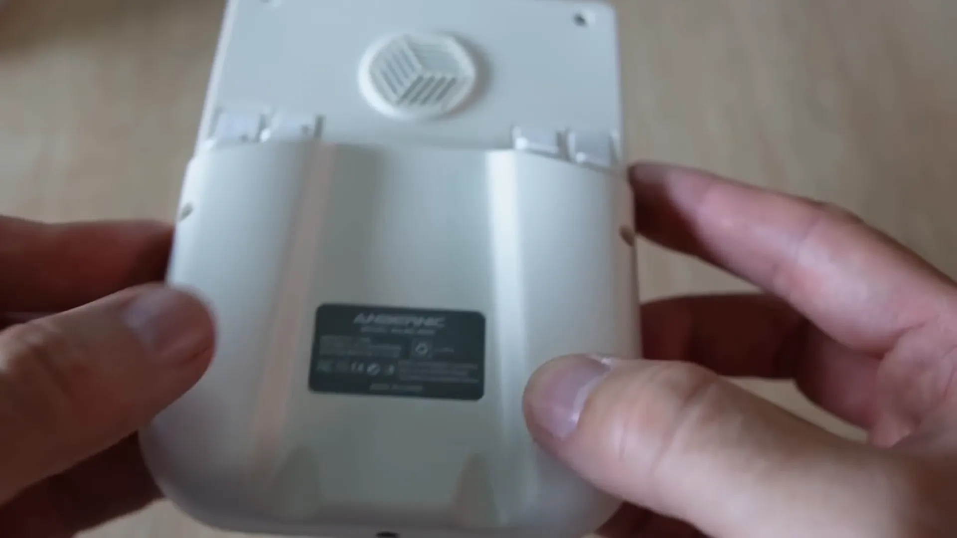 Prise en main verticale et renfoncements ergonomiques