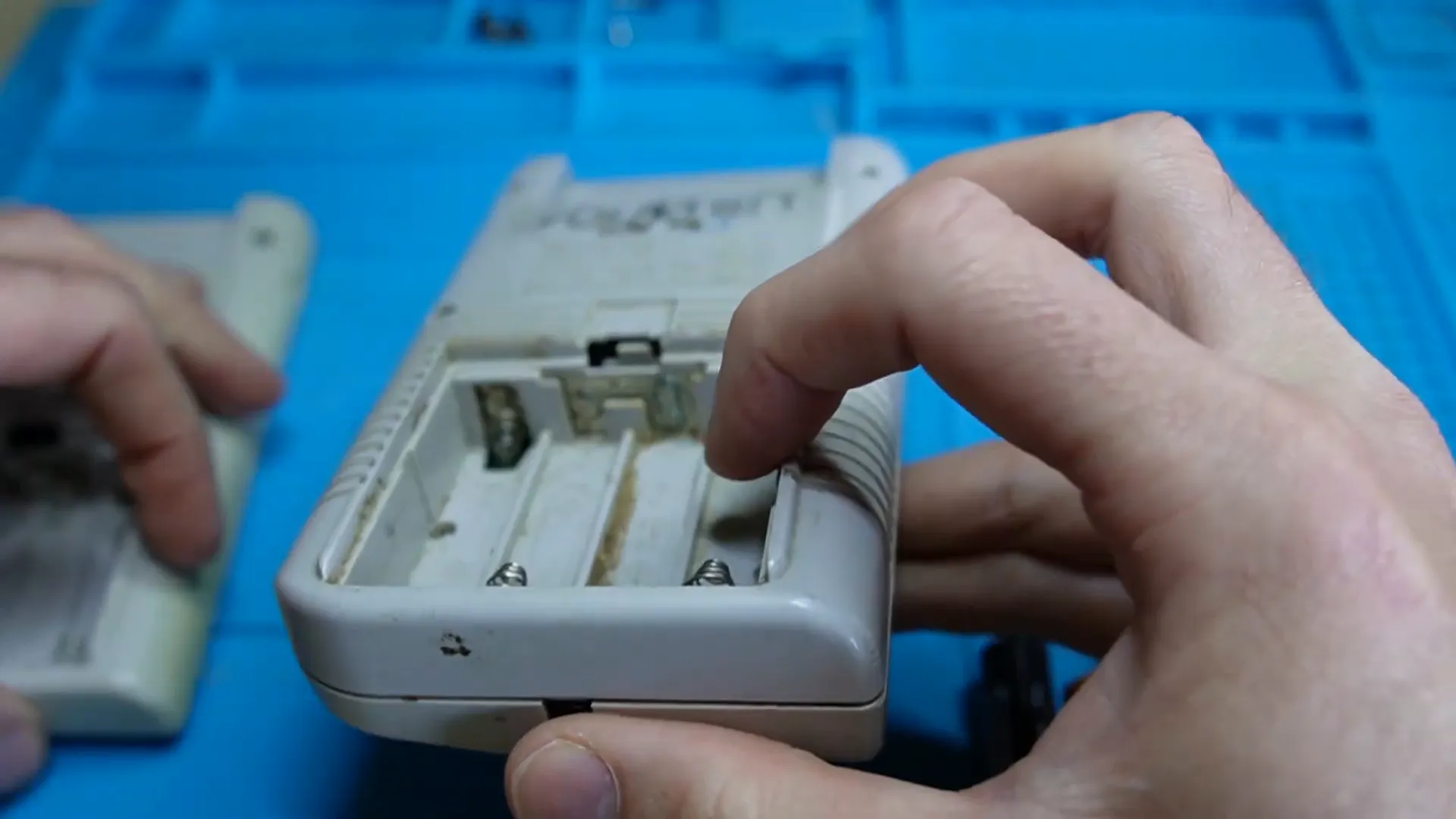 Test de la Game Boy avec un ressort manquant