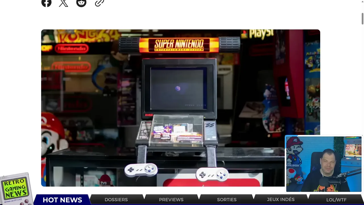 Borne SNES M80C (kiosk) exposée en vitrine avec l'enseigne 'Super Nintendo' visible ; petit encart webcam de l'animateur en bas à droite.