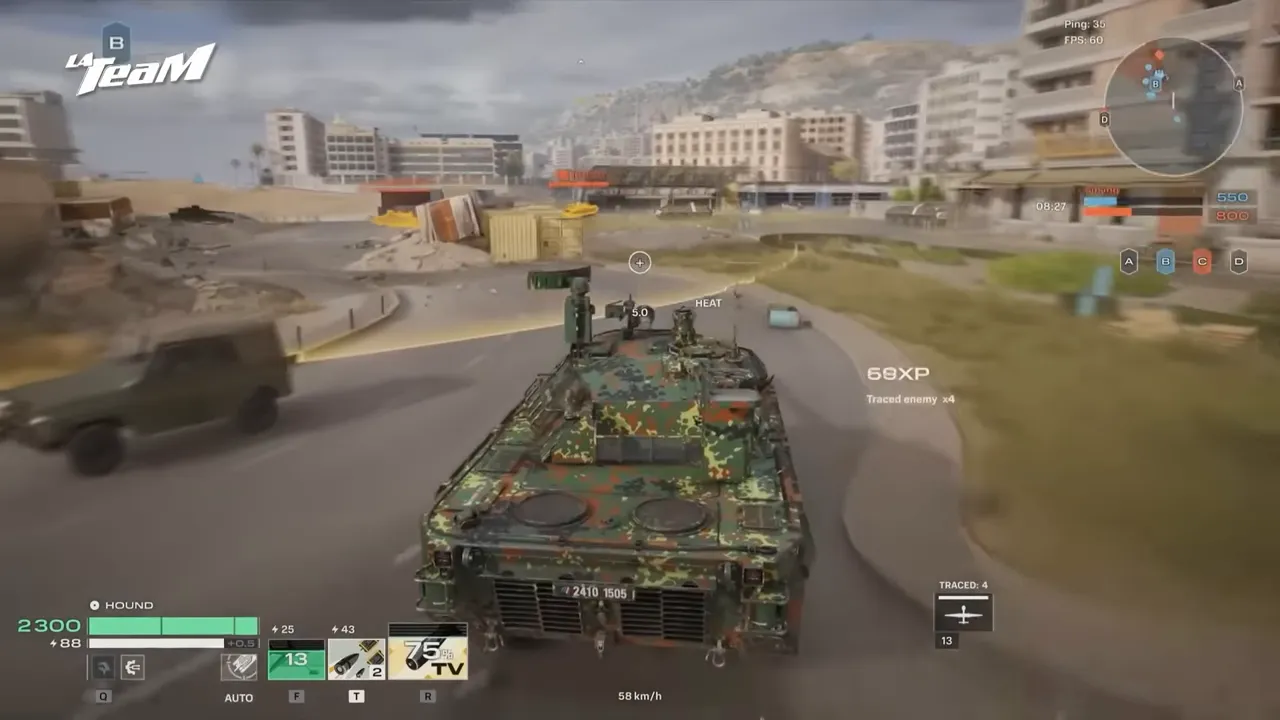 Char en action dans World of Tanks: Heat sur une carte urbaine