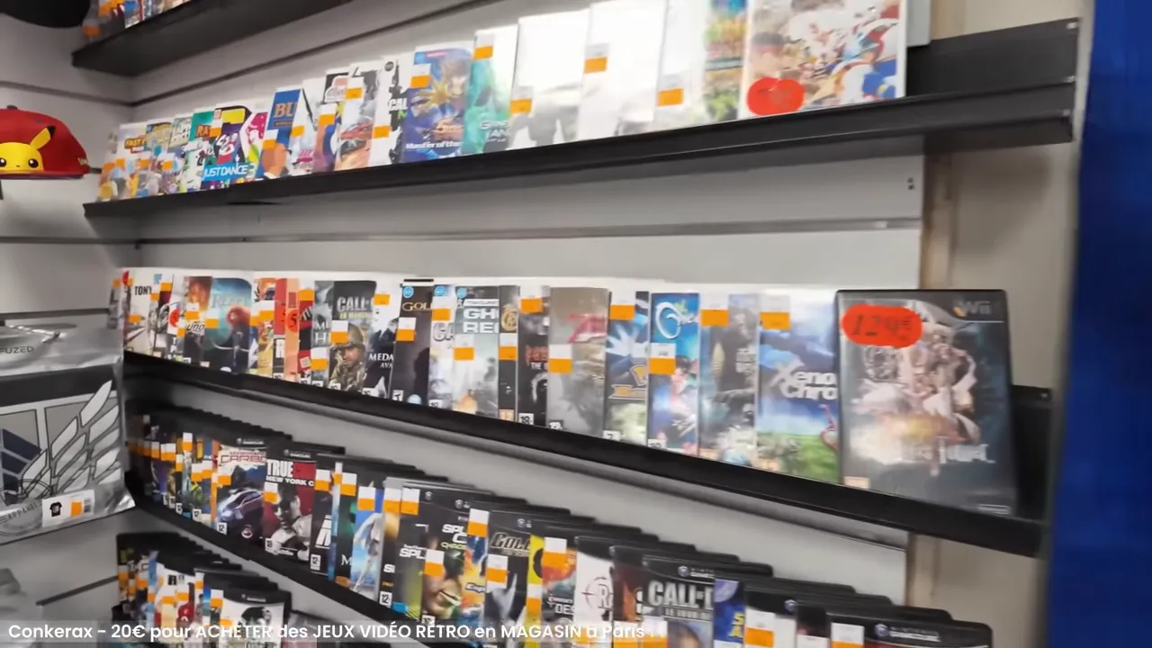 Étagères remplies de jeux vidéo rétro en boîtes avec petites étiquettes de prix dans une boutique