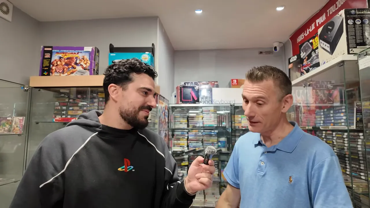 Conkerax et Frédéric posant devant le magasin Dream Games
