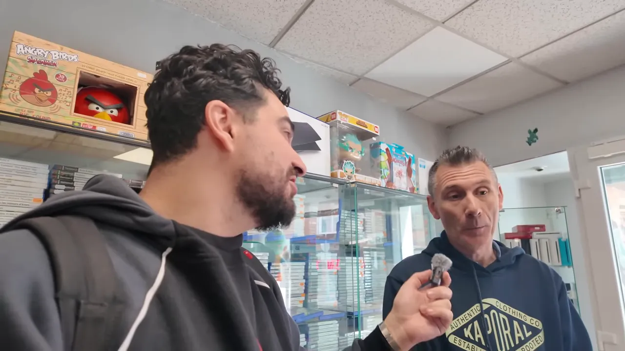 Rayon rétro et échanges entre clients dans le magasin