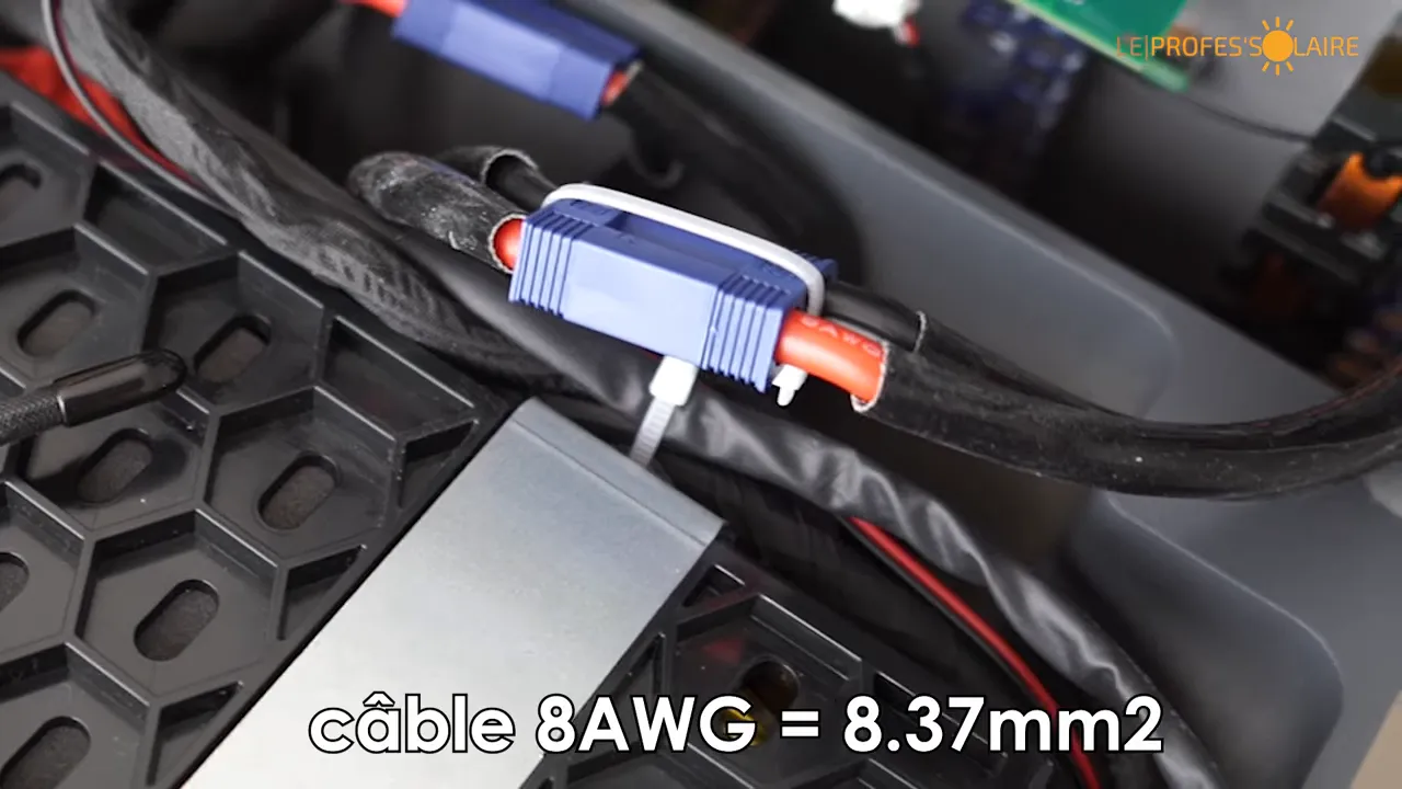 Détail du câble interne du SolarFlow 2400 AC+ : 8AWG équivalent à 8,37 mm²
