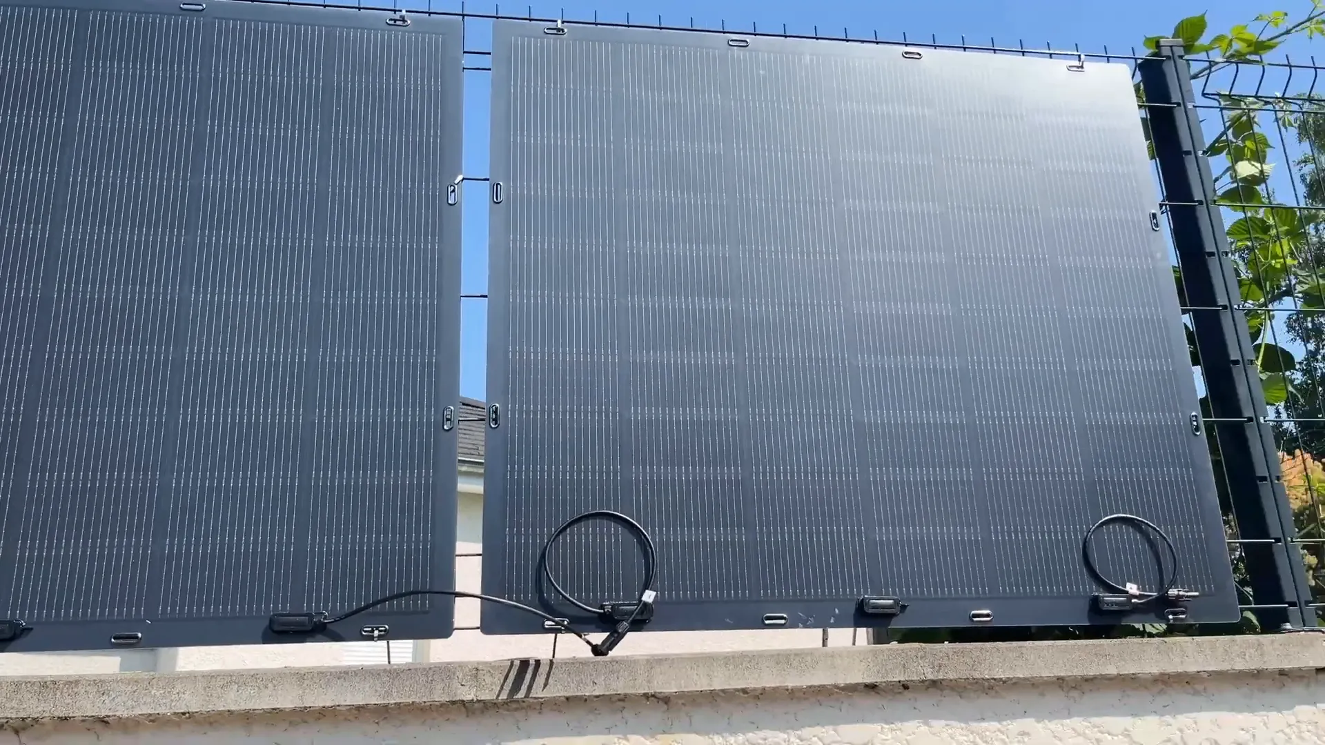 Panneaux solaires Zendure flexibles installés sur différents supports