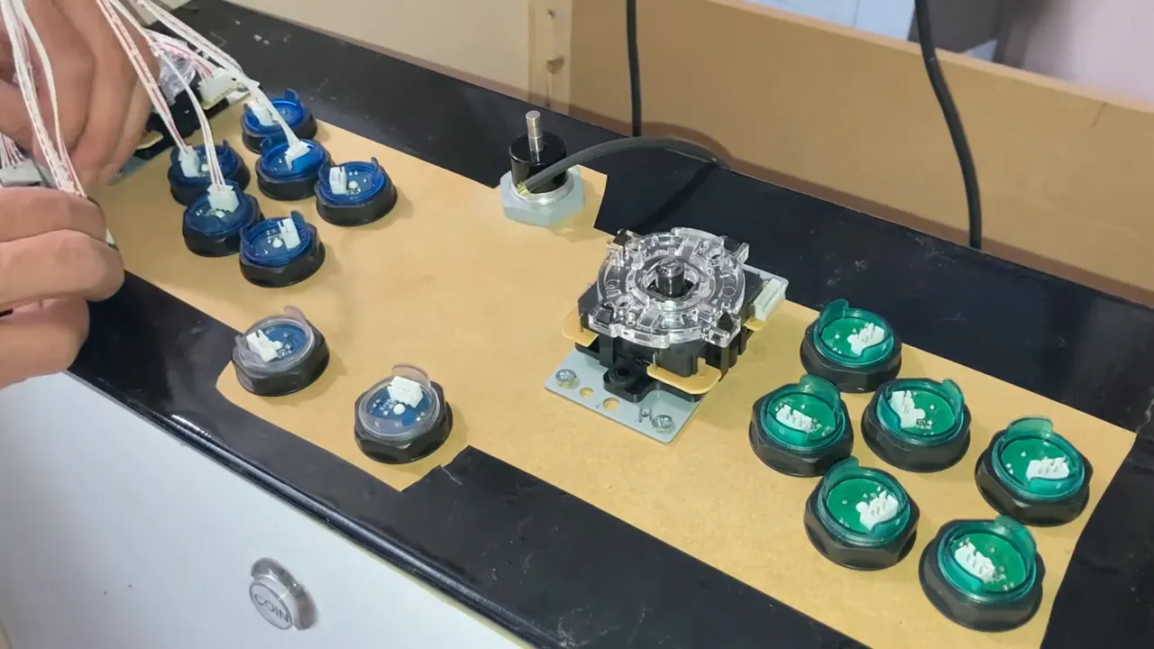 Branchement d'un bouton sur l'encodeur, insertion et verrouillage