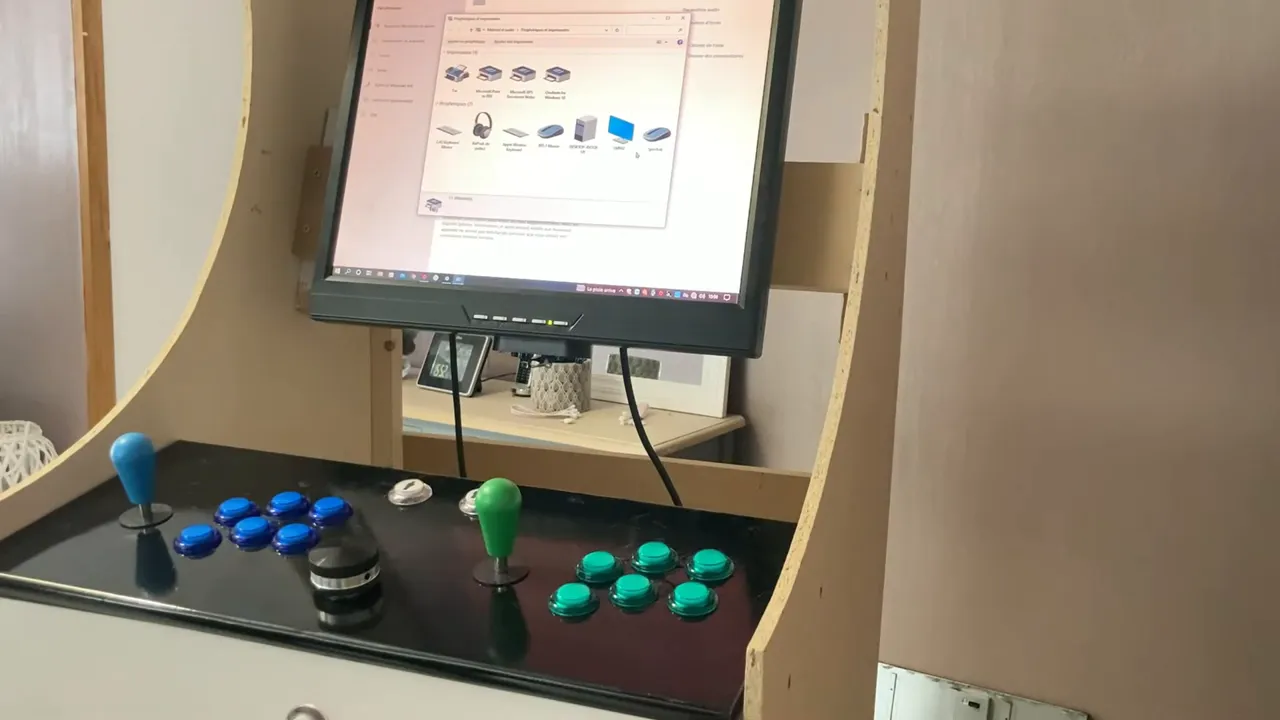 Fenêtre de Windows montrant le contrôleur reconnu (Generic USB) et test des boutons