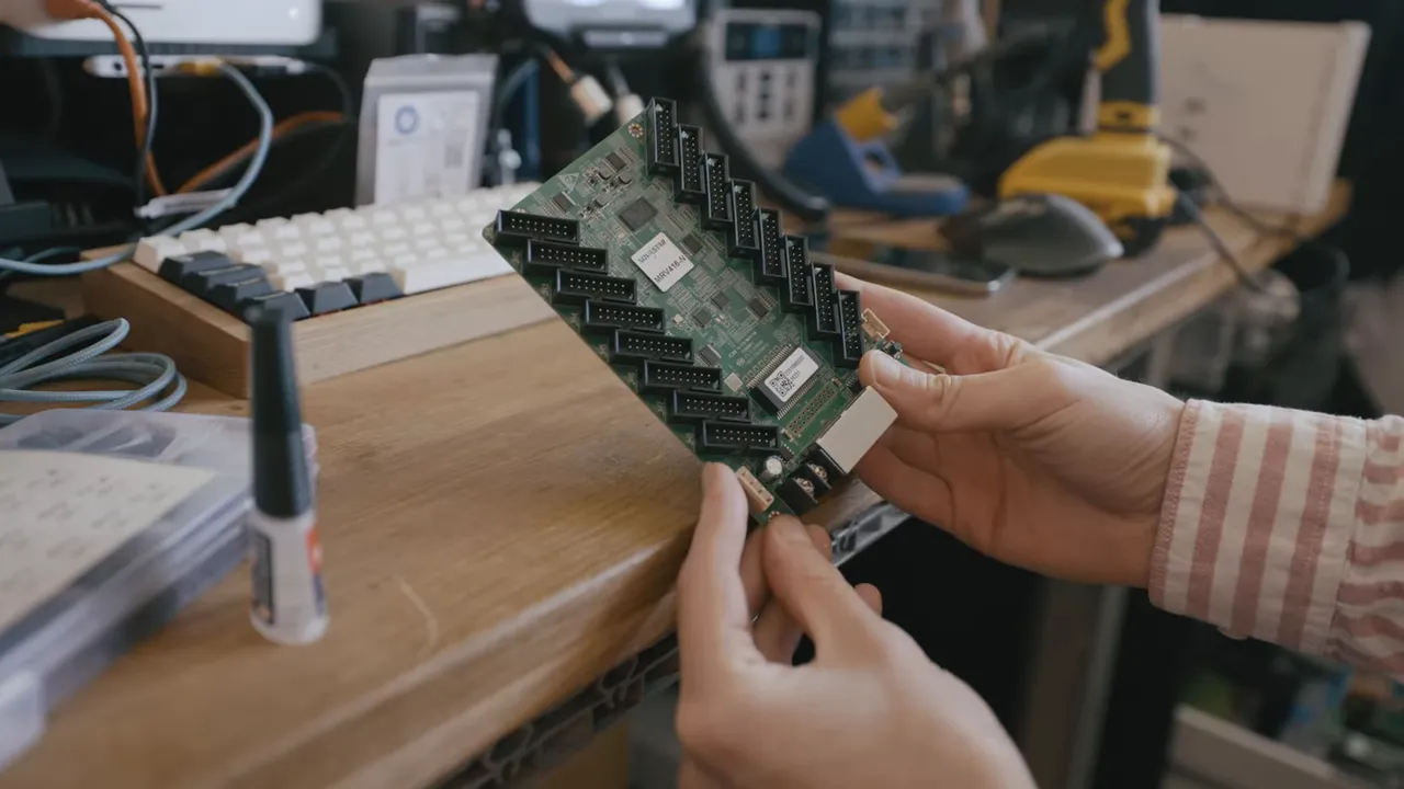 carte de contrôle sender pour panneaux LED avec connecteurs nappes