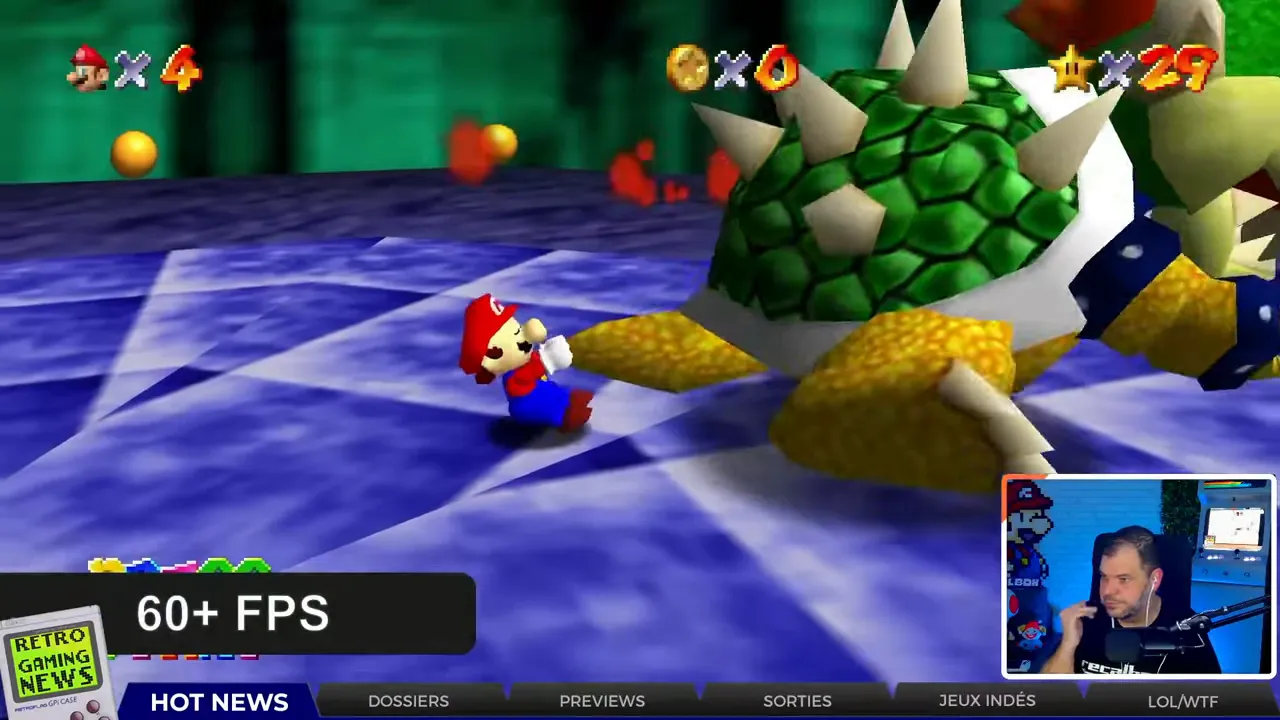 Capture d'écran de Mario 64 recompilé montrant Mario face à Bowser, étiquette '60+ FPS' visible et petite fenêtre webcam en bas à droite.