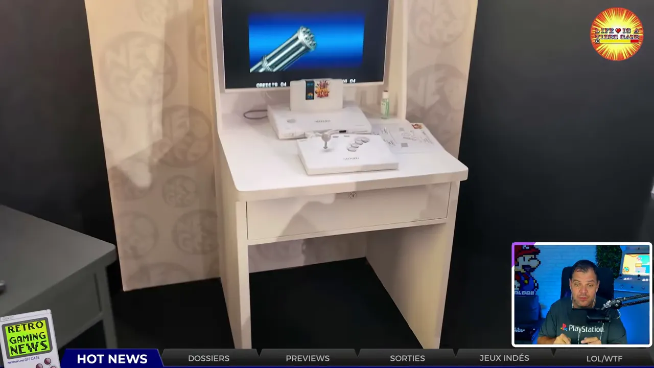 Plusieurs bornes Neo Geo installées sur le stand du salon