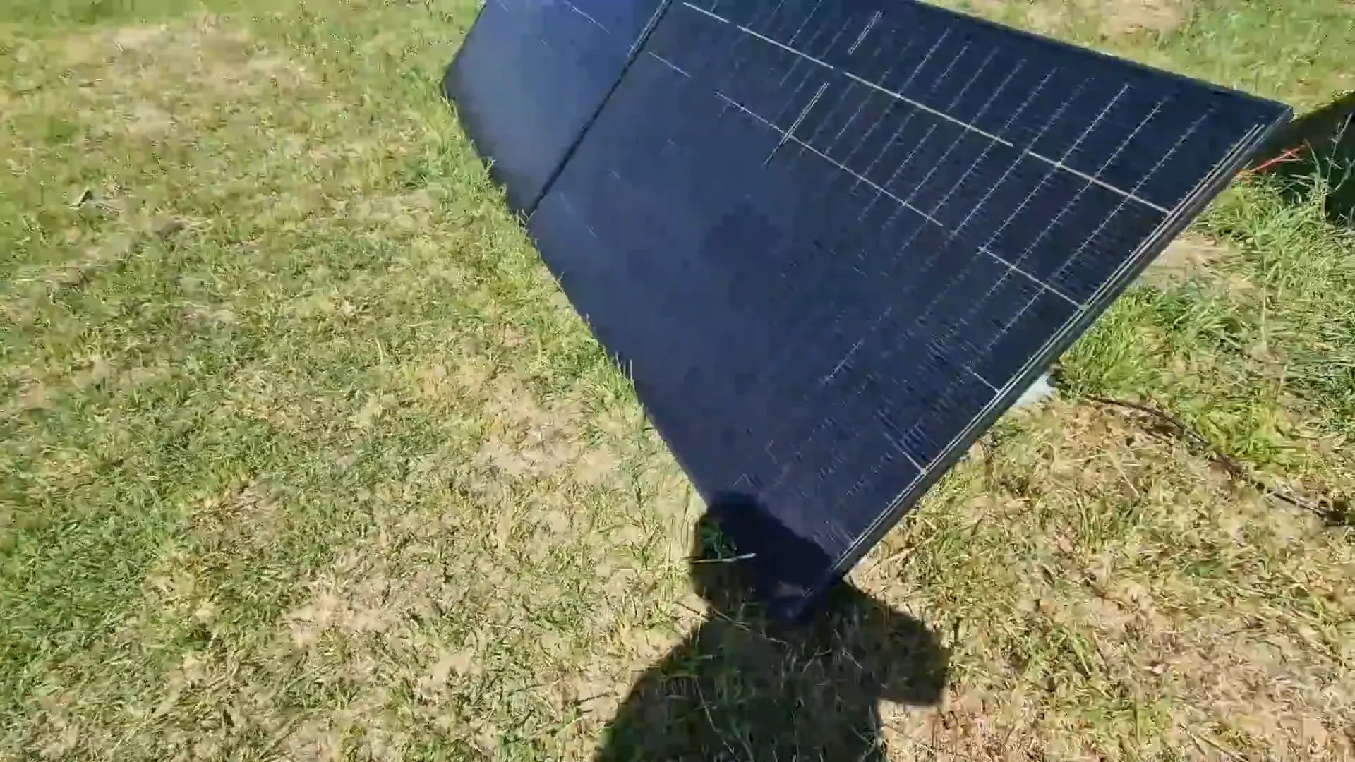 Installation des panneaux solaires pour l'expérience.