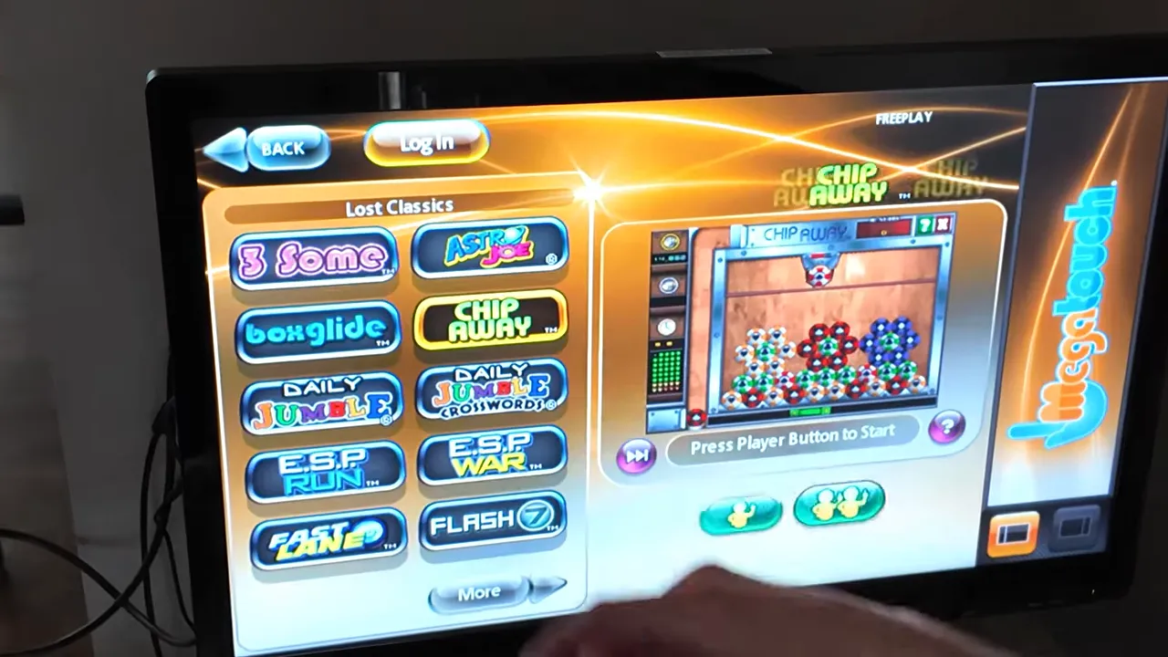 MegaTouch affiche “Lost Classics” et le jeu “Chip Away” avec la grille de jeu