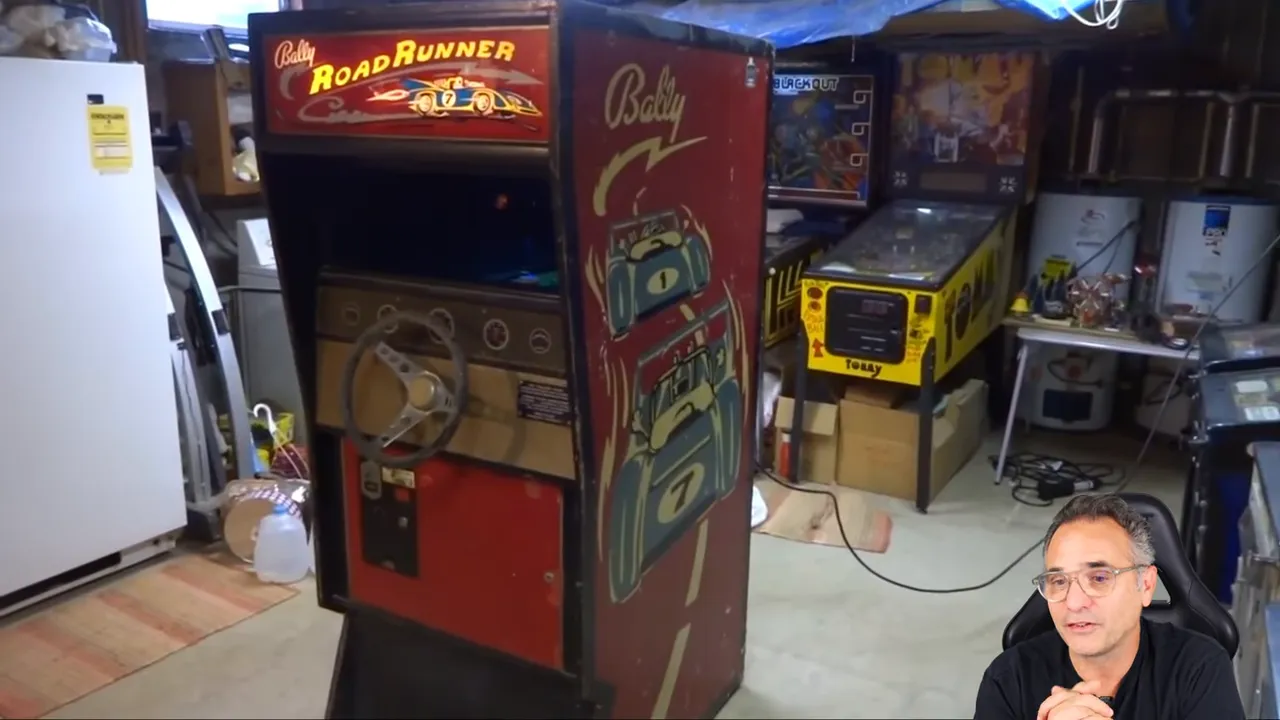 Vidéo Road Runner montrant l'accident spectaculaire où la voiture est projetée