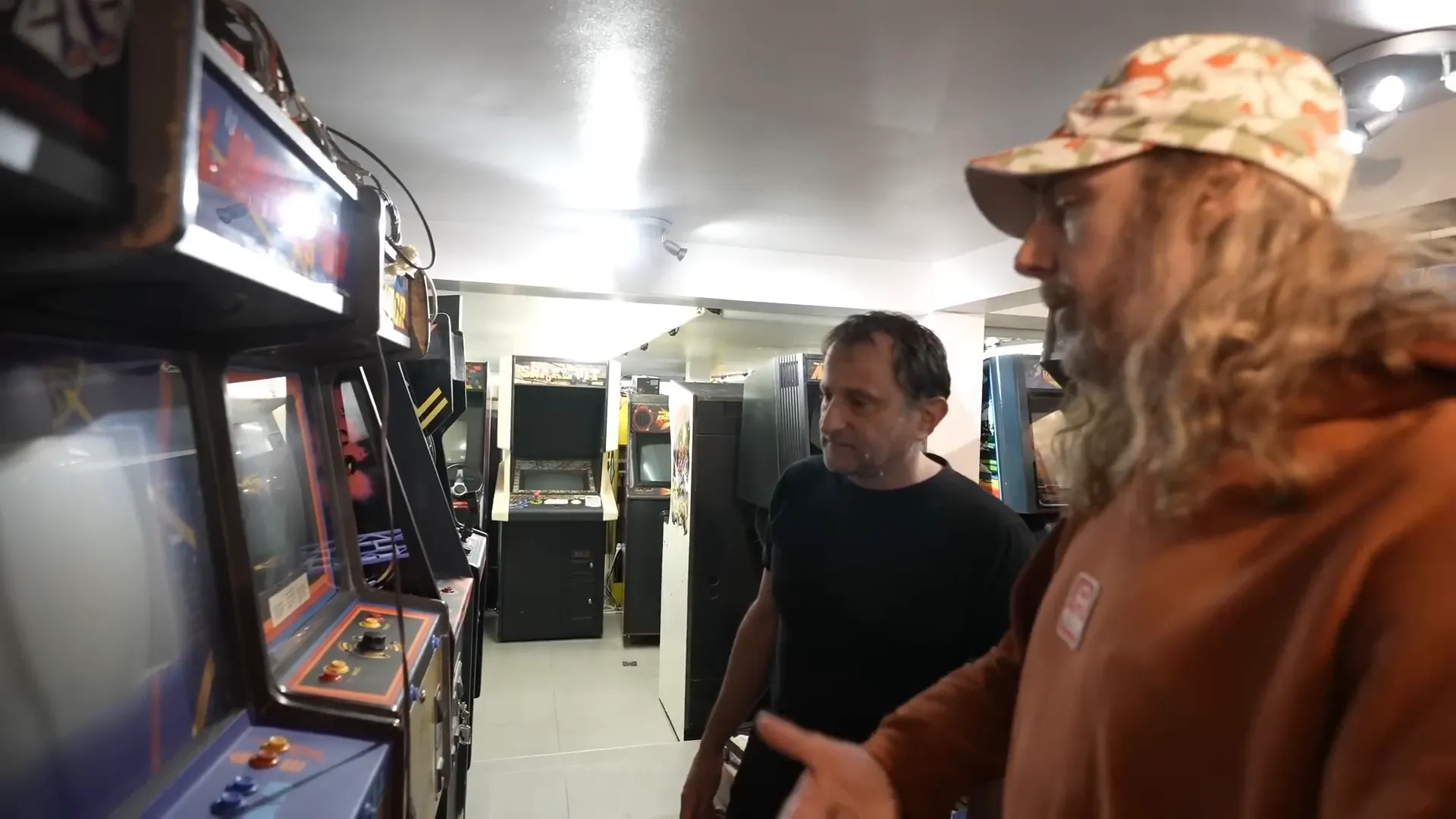Borne d'arcade vectorielle Atari en cours de réparation