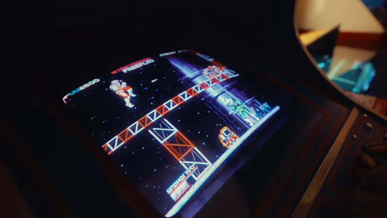 Scène d’un shooter arcade spatial avec vaisseau et décors sur écran de borne