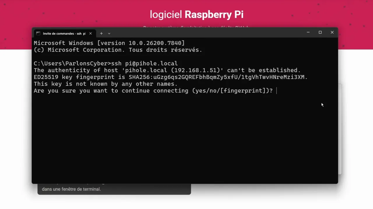 Fenêtre de terminal montrant la commande 'ssh pi@pihole.local' et la question 'Are you sure you want to continue connecting (yes/no/[fingerprint])?'