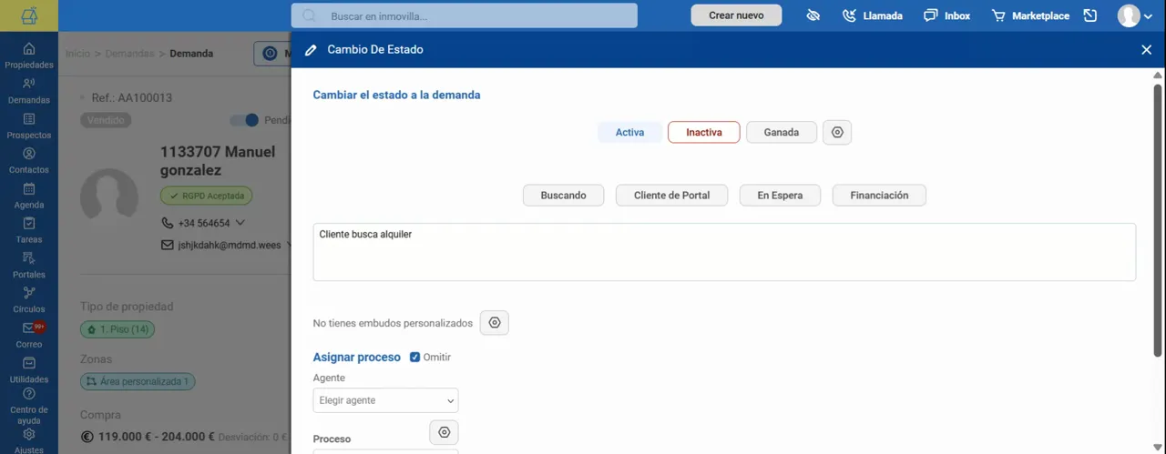 Ventana de cambio de estado mostrando 'Buscando', nota 'Cliente busca alquiler' y la casilla 'Omitir' marcada para no asignar procesos