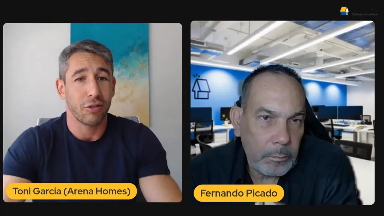 Equipo comercial de Arena Homes celebrando un cierre