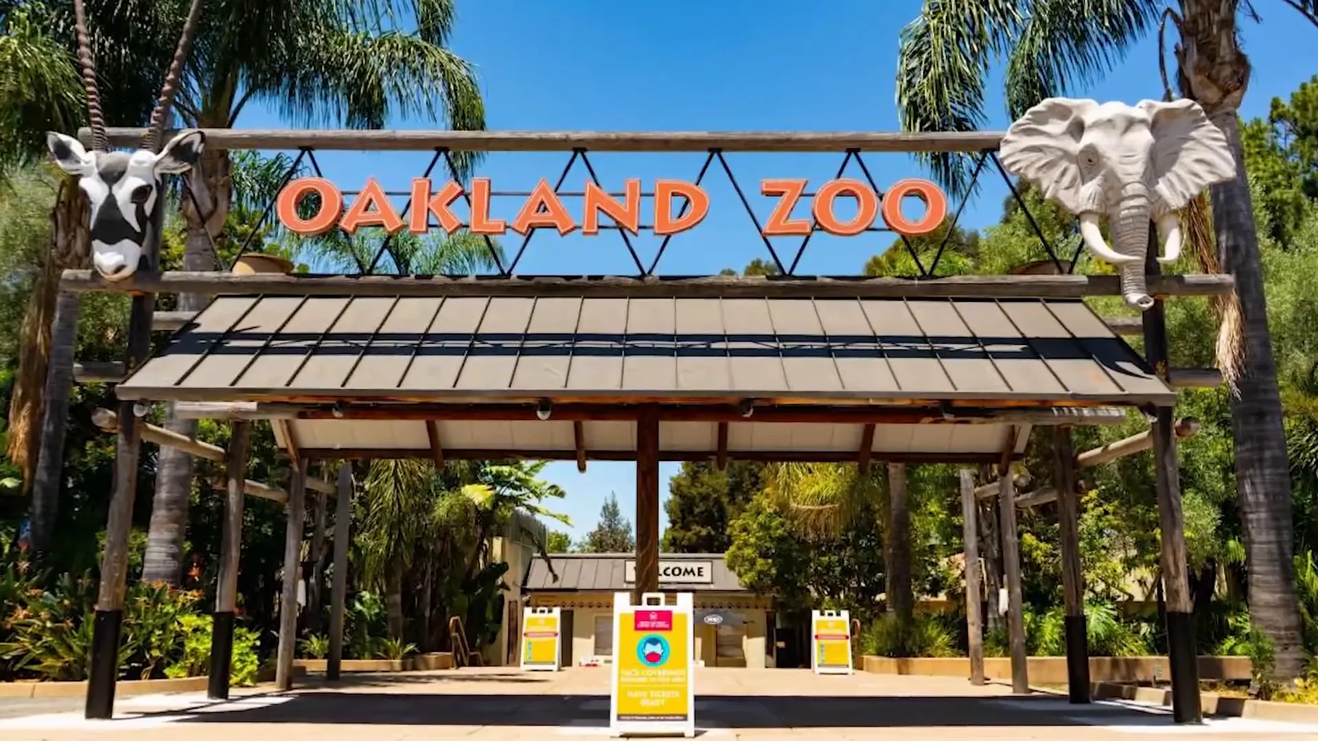 Oakland Zoo entrance