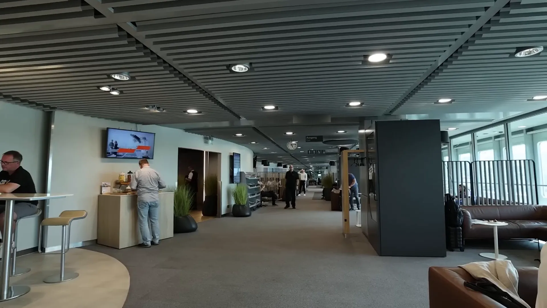 Lufthansa business lounge in Düsseldorf with food and drinks