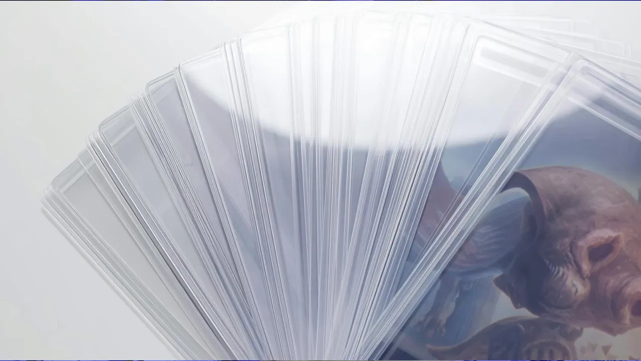Gefächerte transparente Karten-Sleeves