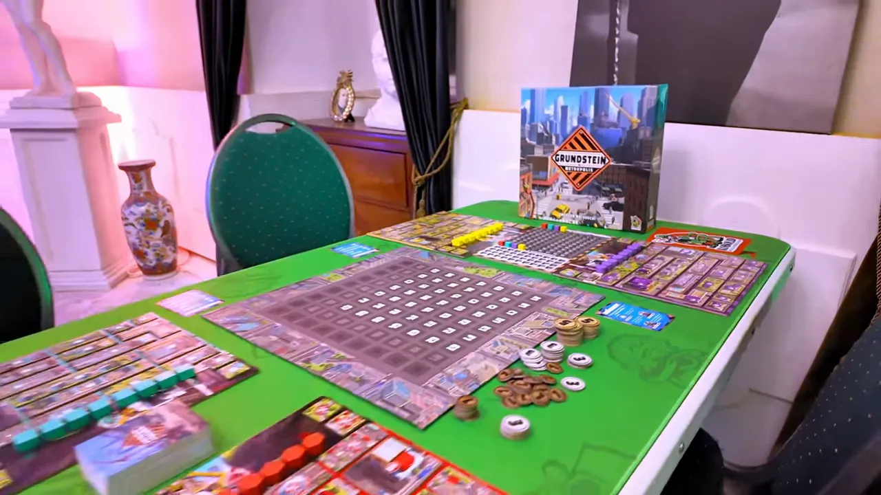 Grundstein von Metropolis: Spielplan und Gebäudekarten