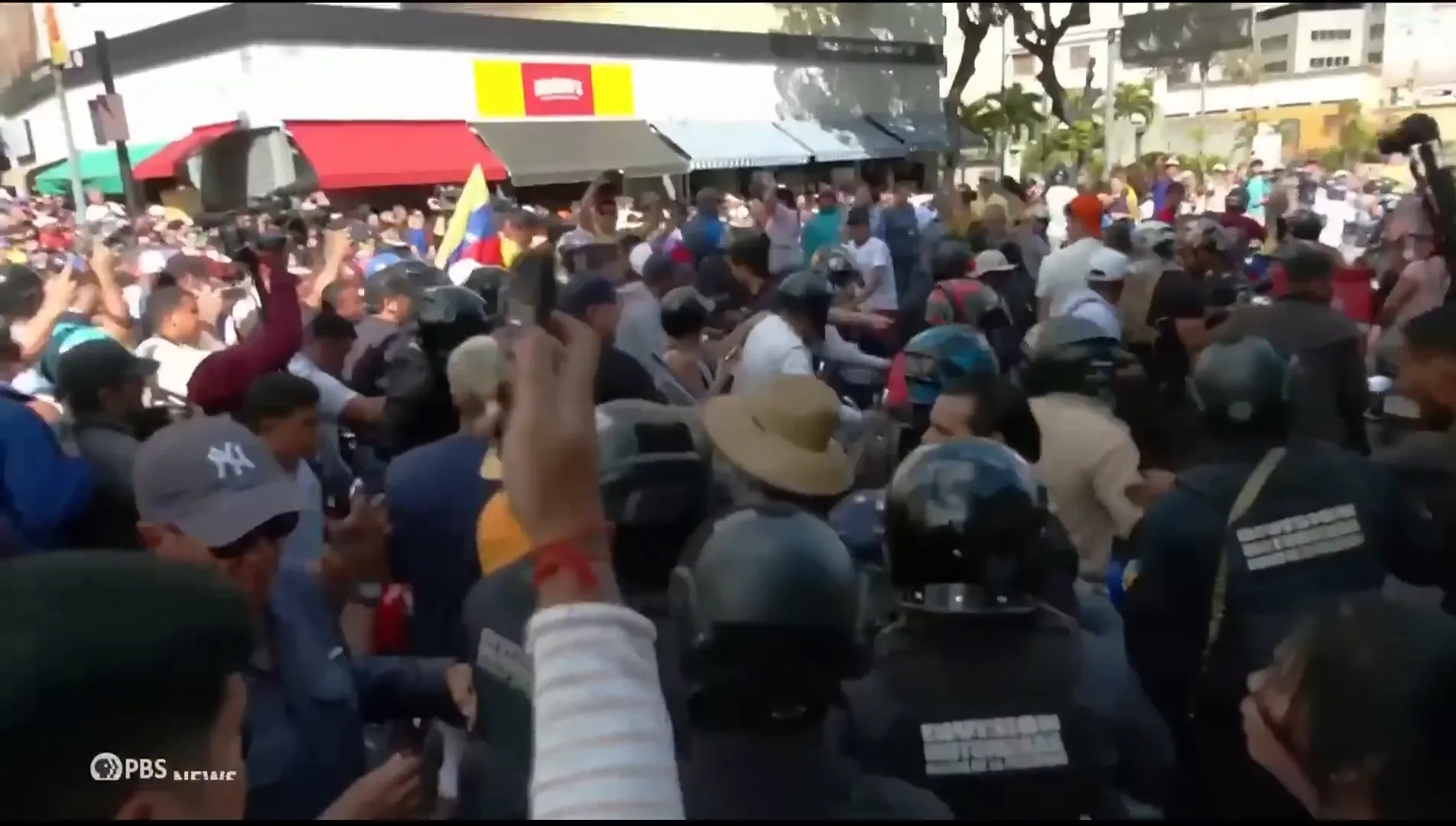 Protesters supporting Edmundo González