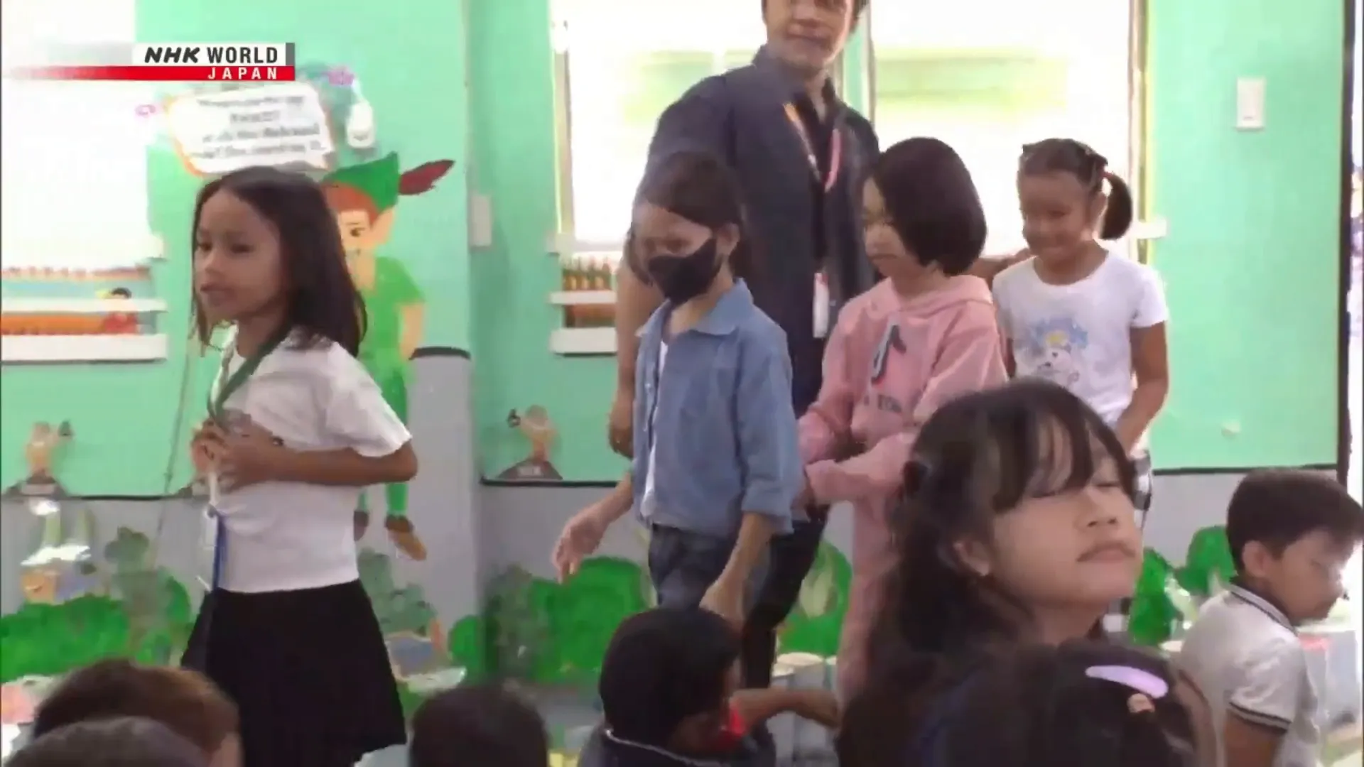 Pocholo interacting with children during a volunteer show
