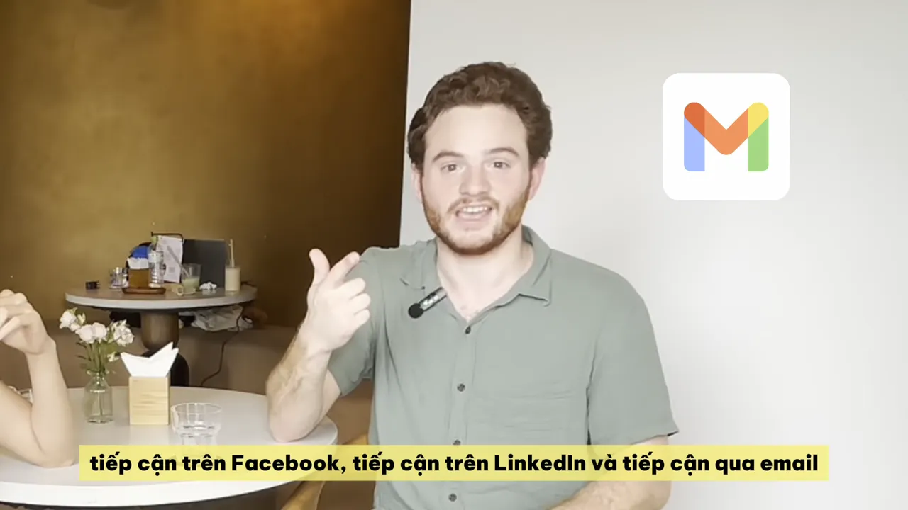 Biểu tượng Facebook, LinkedIn, email và YouTube minh họa các kênh tìm khách hàng