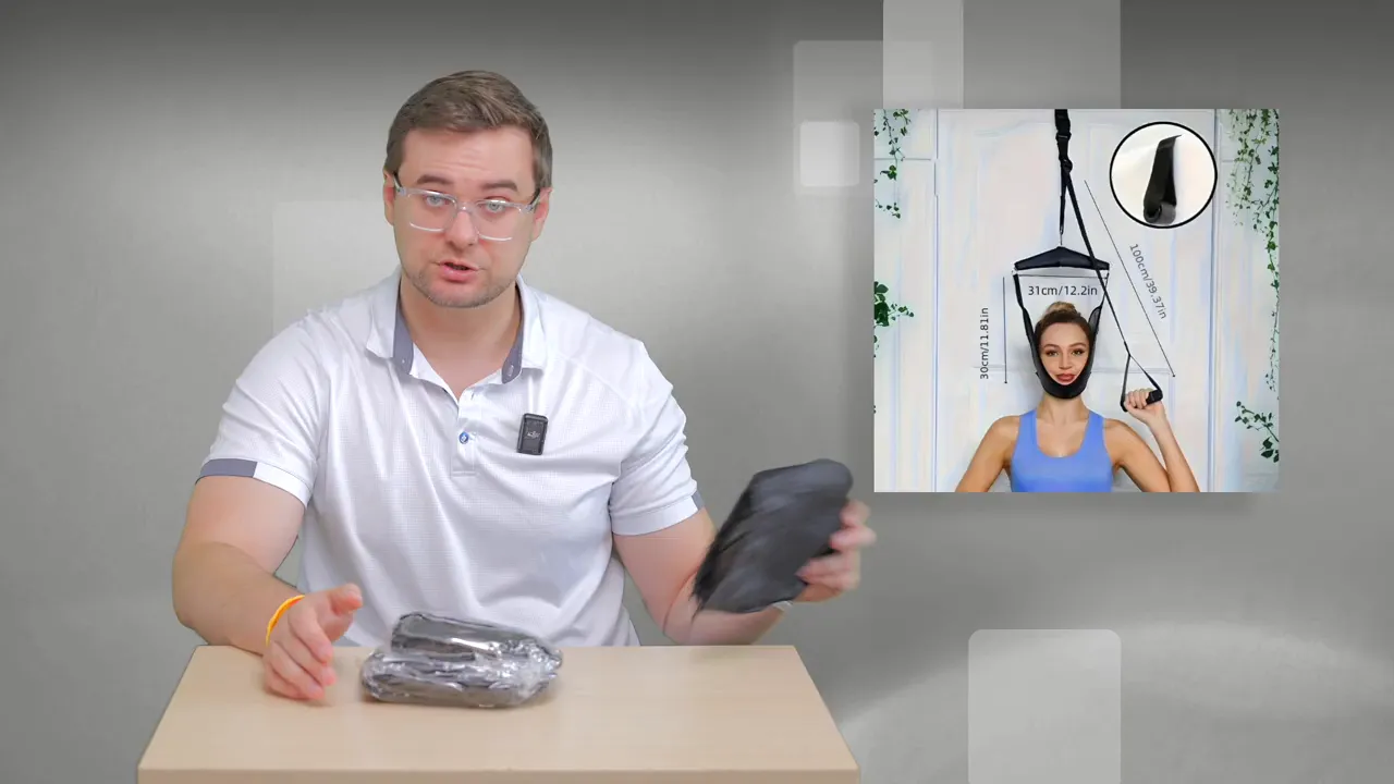 Moderator erklärt Nackenschlinge; eingeblendet: Frontansicht der Schlinge an Modell