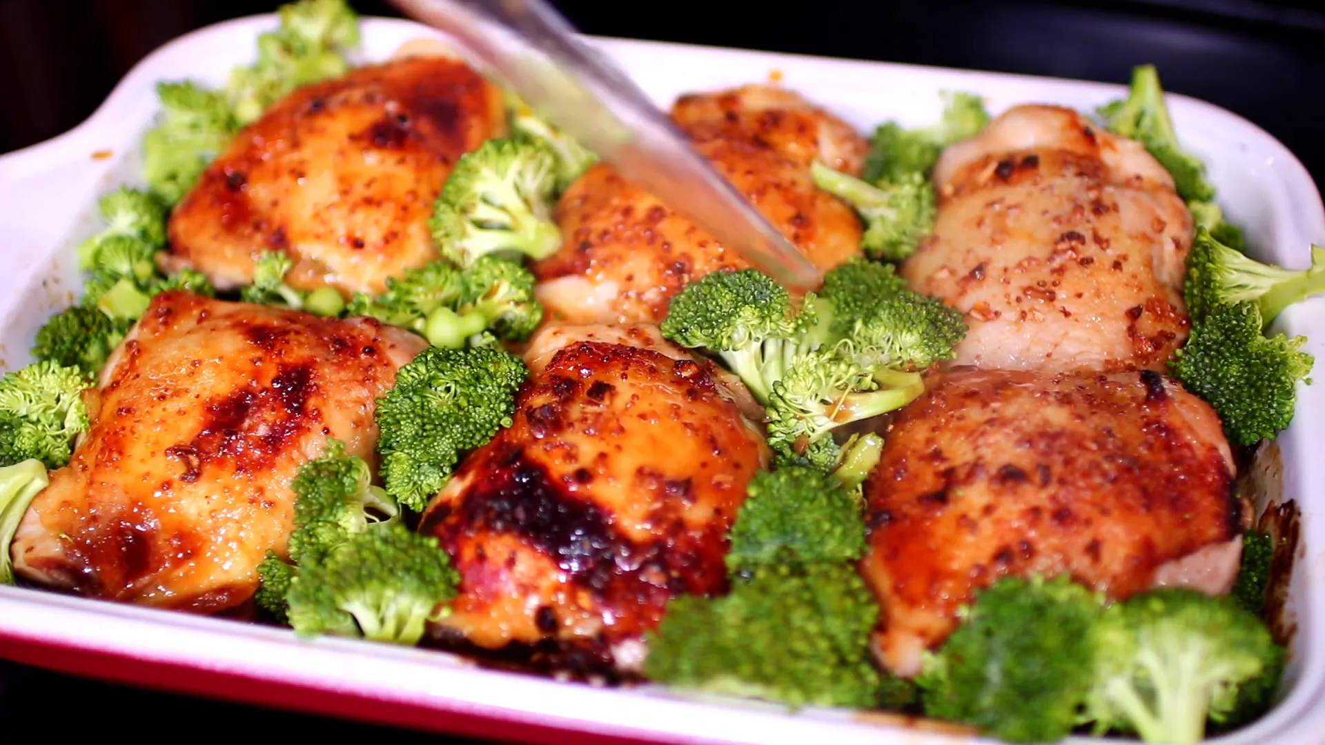 Distributing broccoli in the pan