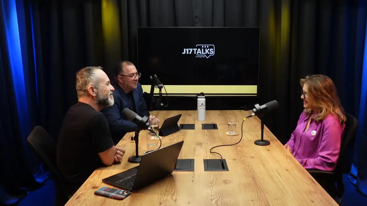 Glades durante a introdução da entrevista