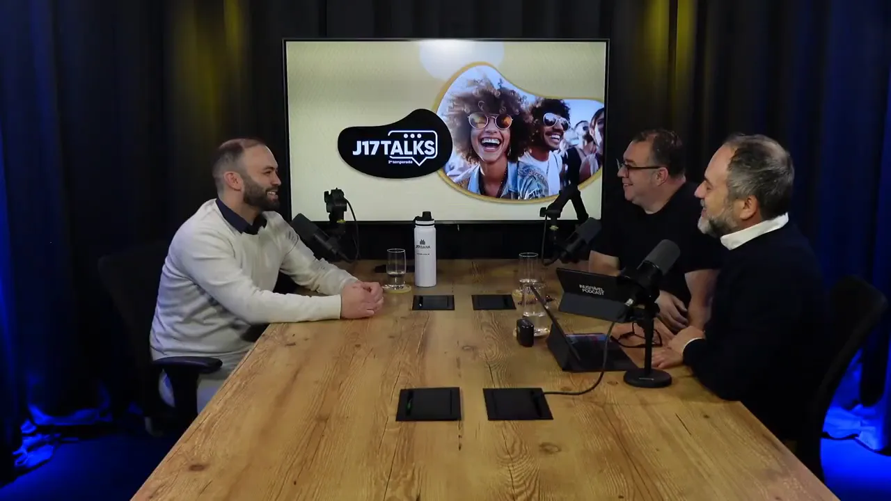 Júnior contando como montaram o provedor no prédio