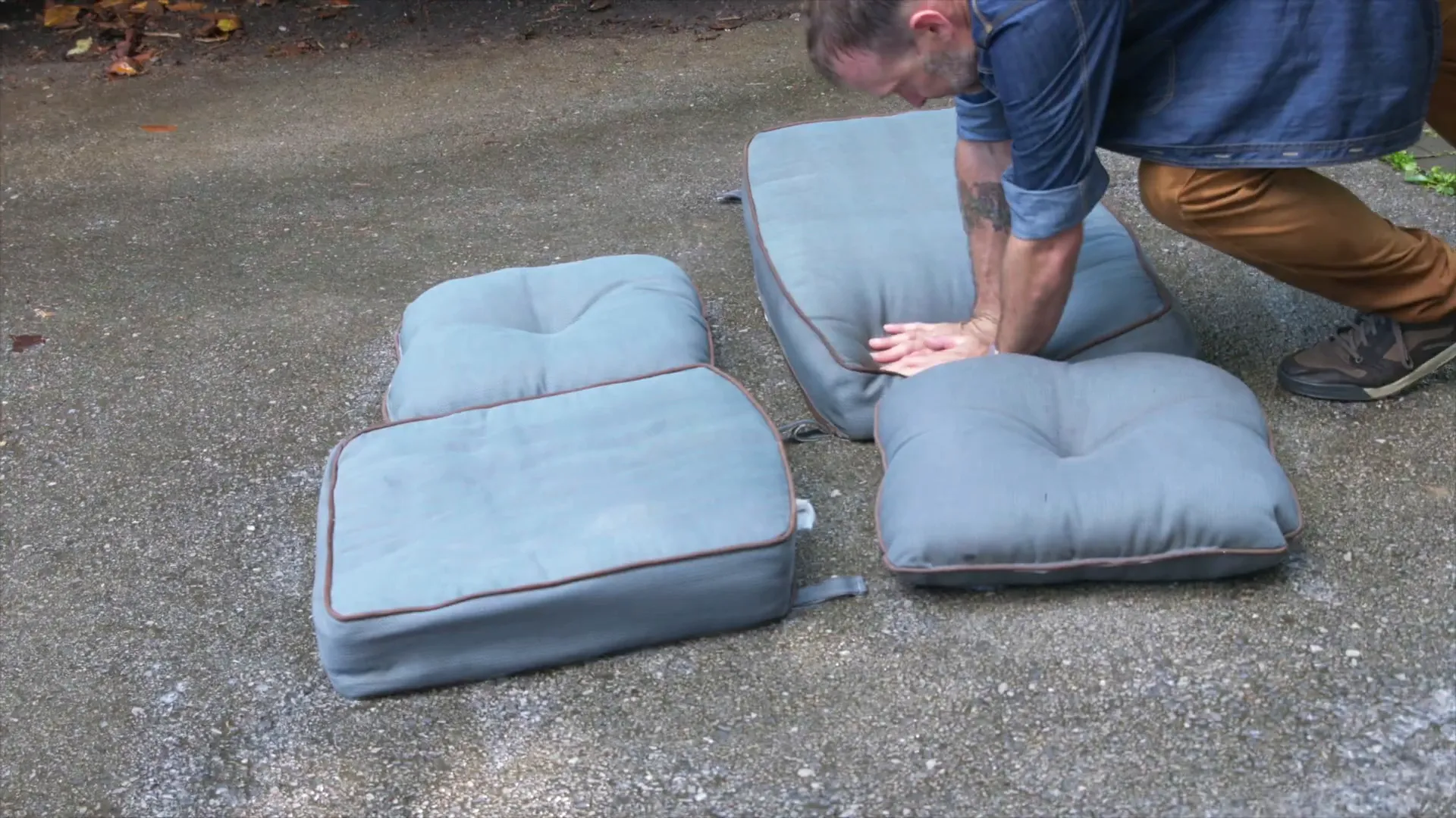 Removing excess water from outdoor cushions