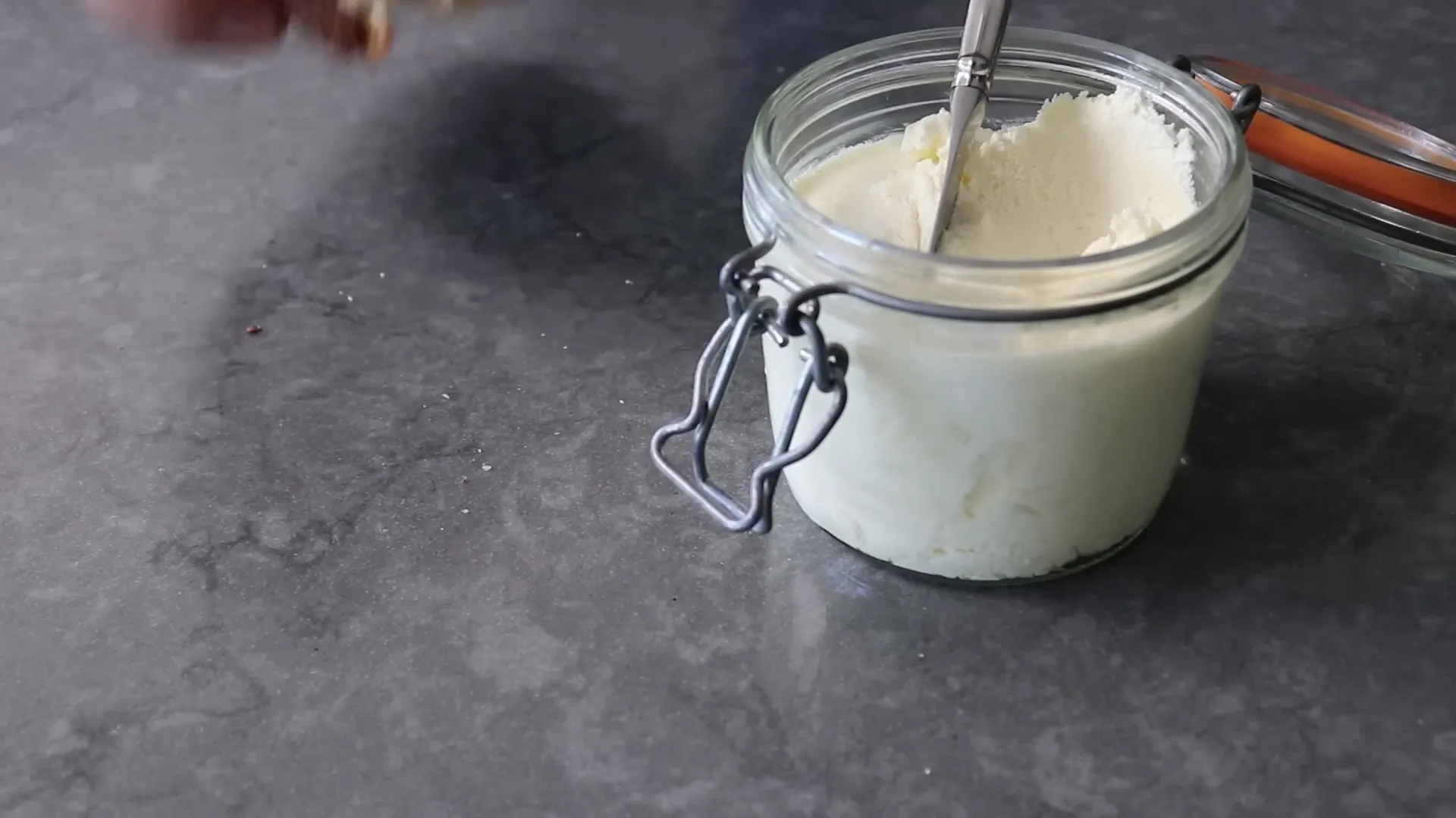 Adding flavor to mascarpone