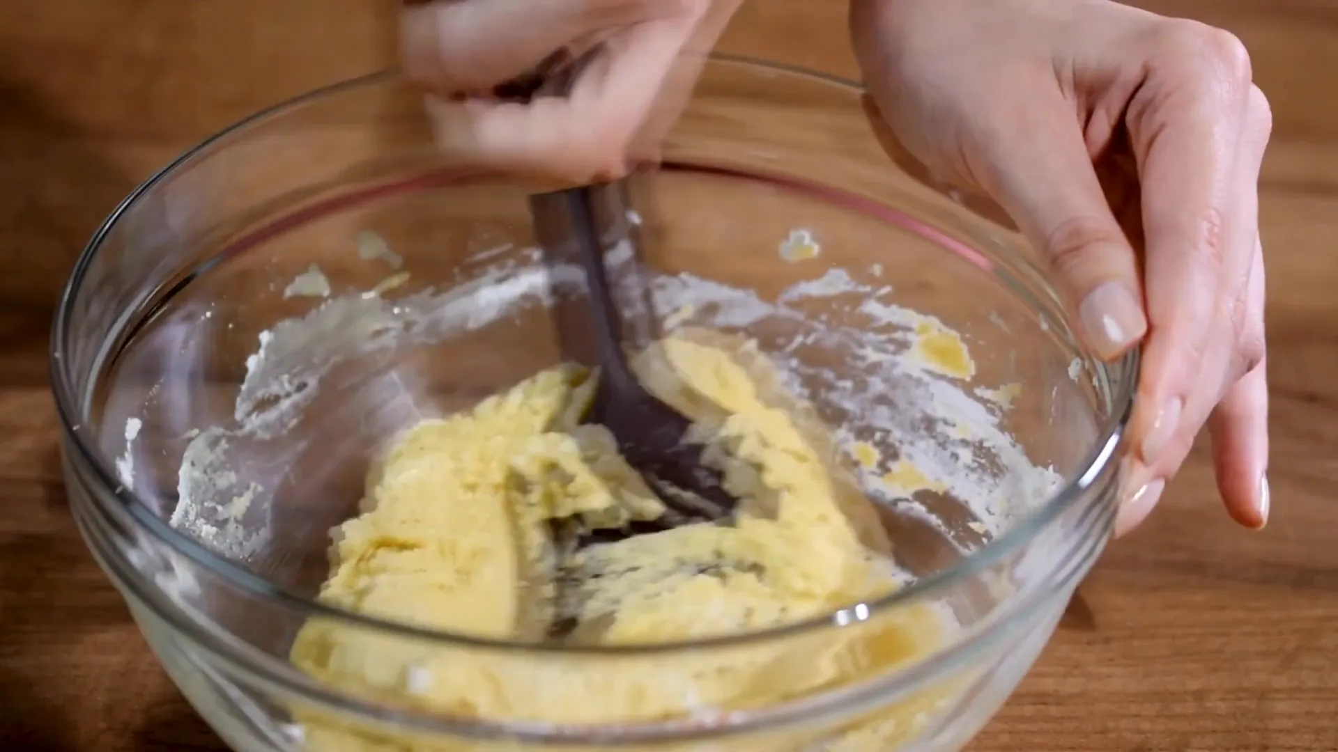 Mixing cooking oil with absorbent materials