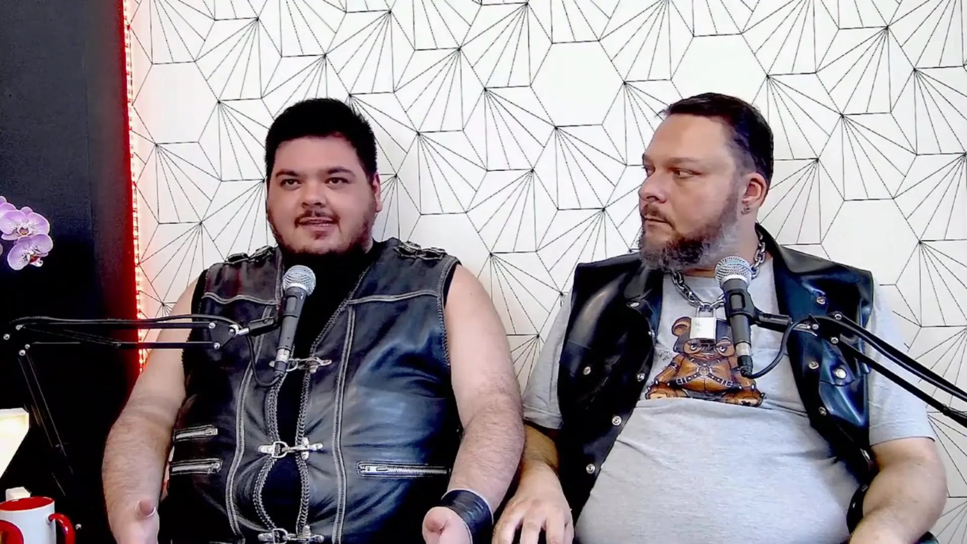 Jurados avaliando os semifinalistas do concurso