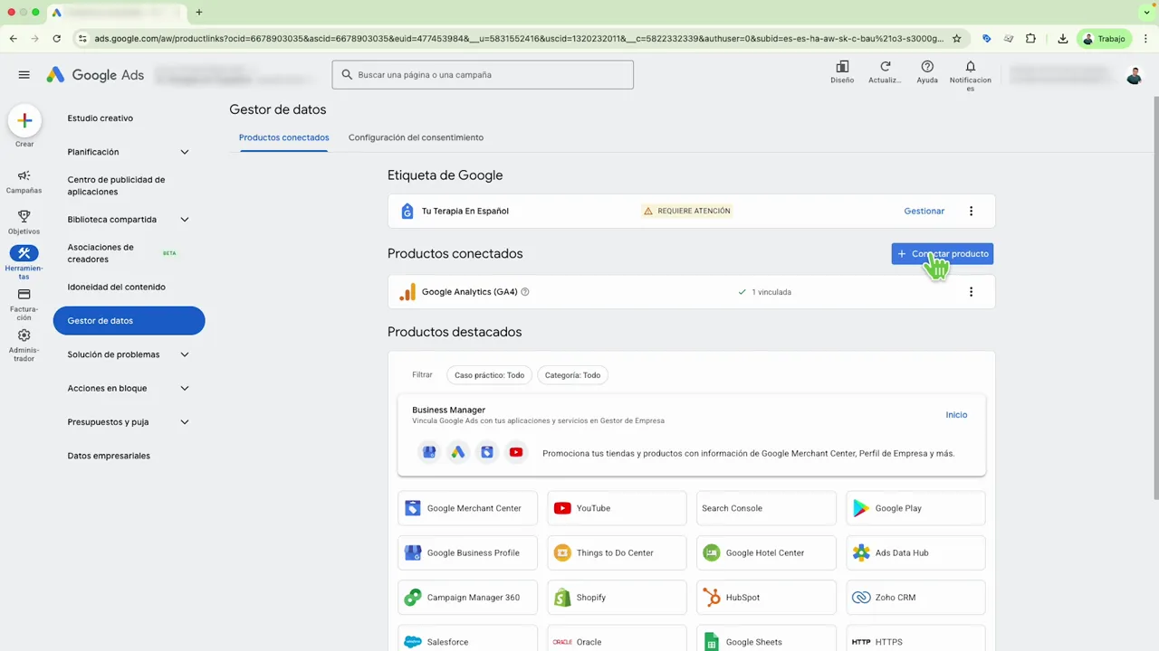 Pantalla de 'Gestor de datos' en Google Ads mostrando 'Productos conectados' y la opci&oacute;n 'Conectar producto' con Google Business Profile visible.