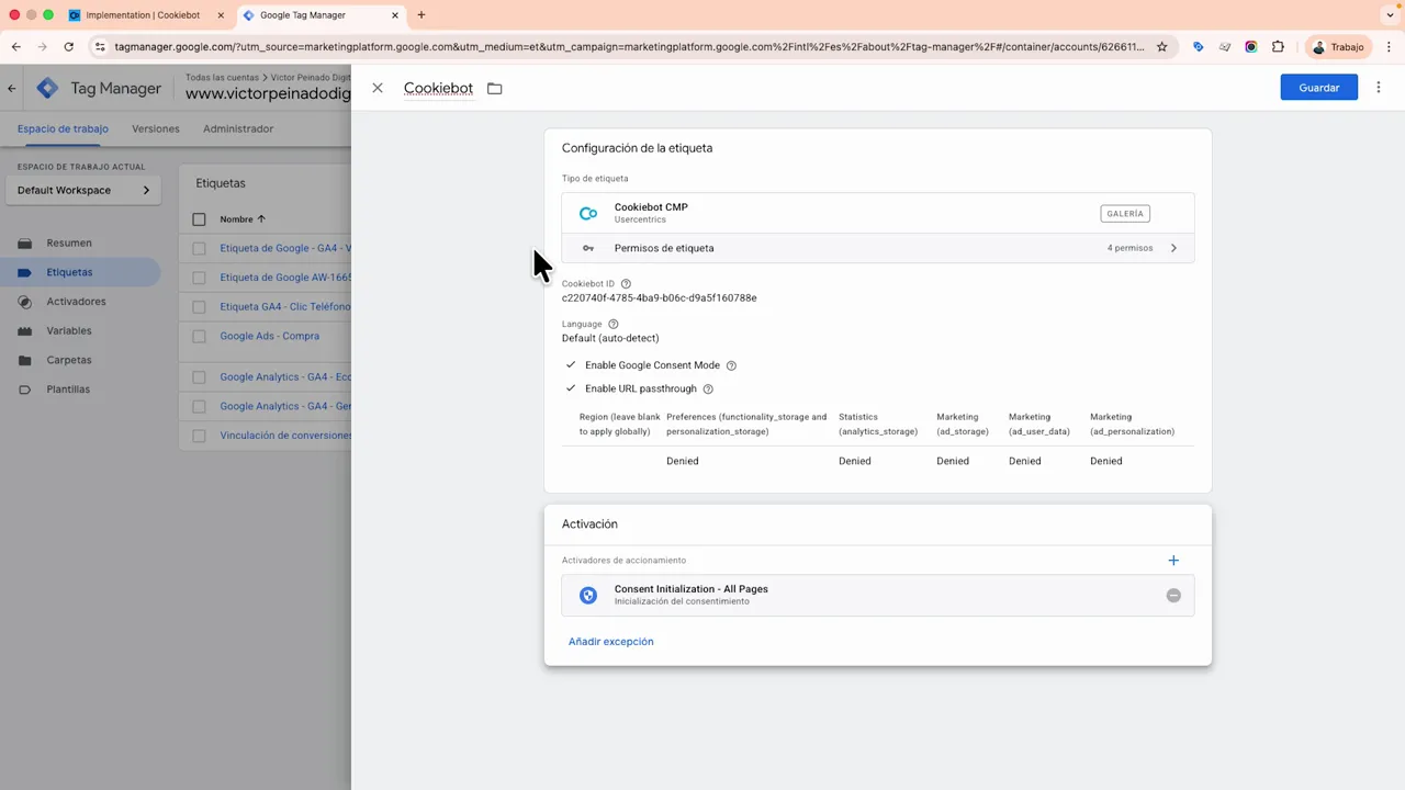 Configuración de la etiqueta Cookiebot en Google Tag Manager que muestra 'Enable Google Consent Mode' y el activador 'Consent Initialization - All Pages' en la sección de activación.