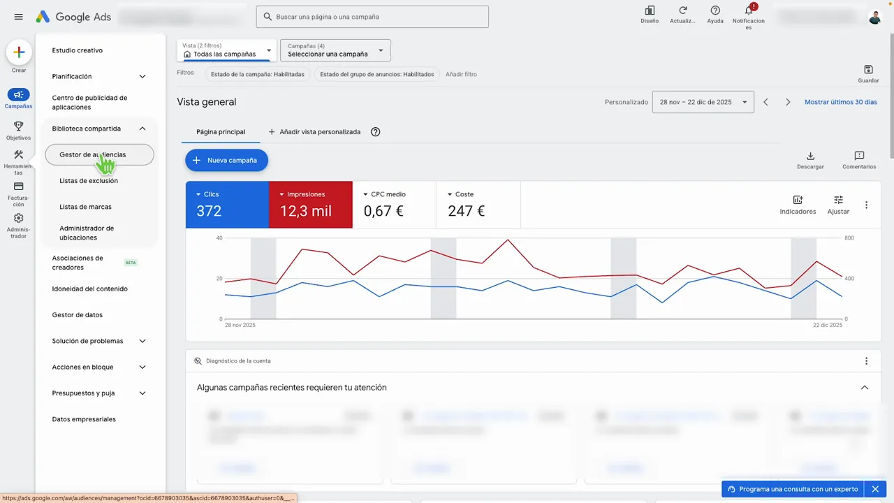 Menú de Google Ads con la opción 'Gestor de audiencias' resaltada y el cursor sobre ella