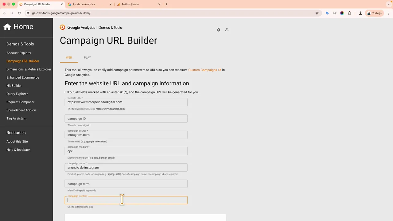 Google Analytics Campaign URL Builder mostrando el formulario para crear URLs con parámetros de campañas