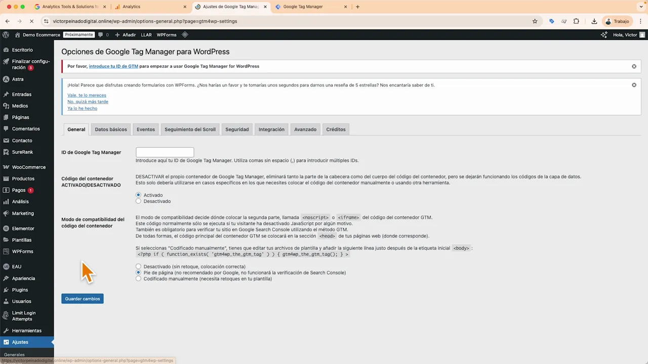 Opciones del plugin Google Tag Manager para WordPress mostrando el campo para introducir el ID de contenedor, modo de compatibilidad y botón 'Guardar cambios'.